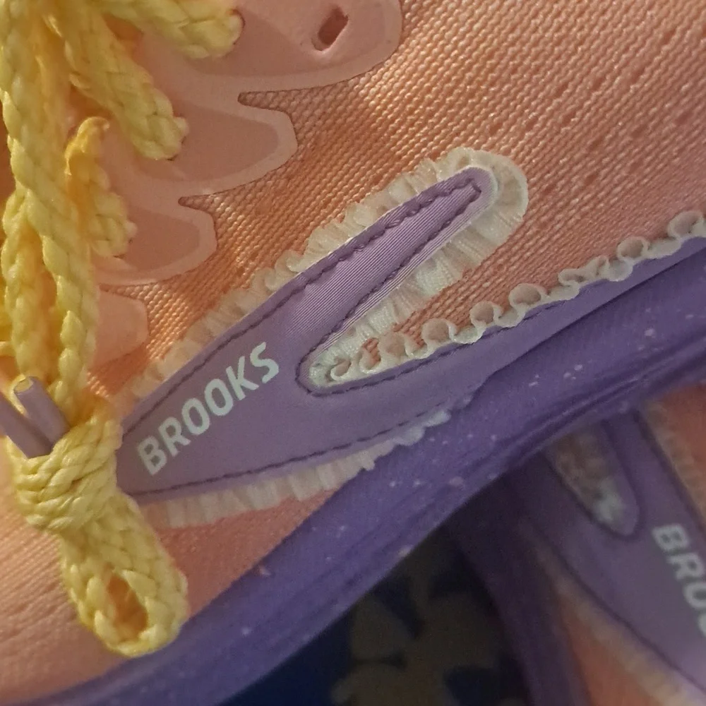 NEW,Brooks,Ghost 17,runDisney,Rapunzel,Tangled shoe,sizes (9.5) Medium (B) - Picture 3 of 16